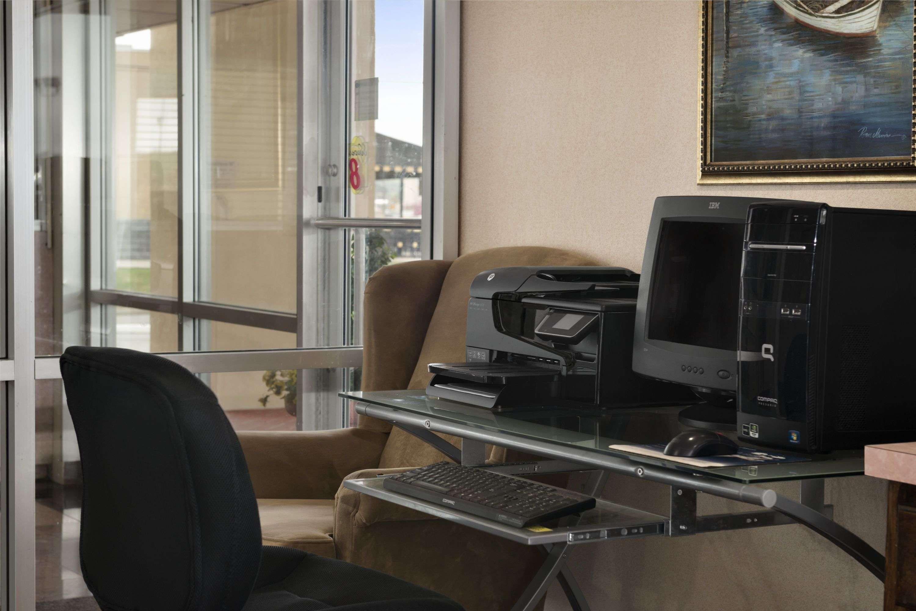 Super 8 By Wyndham Meridian Esterno foto