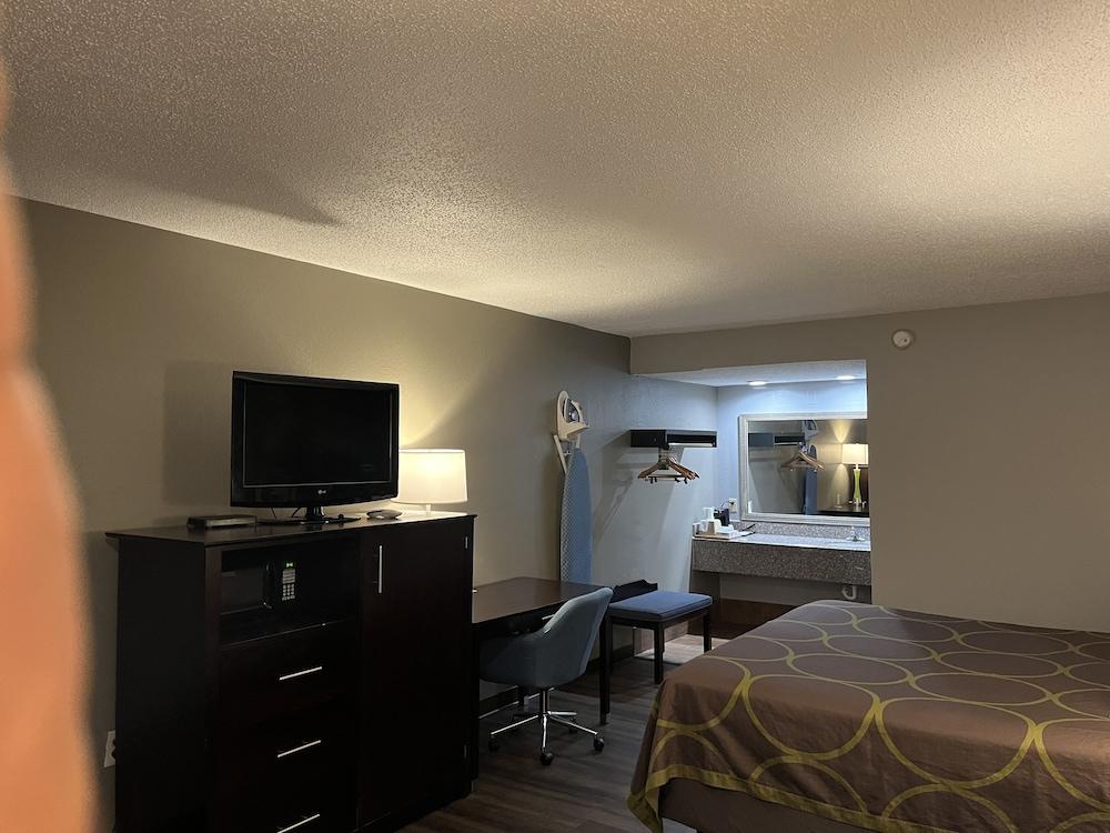 Super 8 By Wyndham Meridian Esterno foto