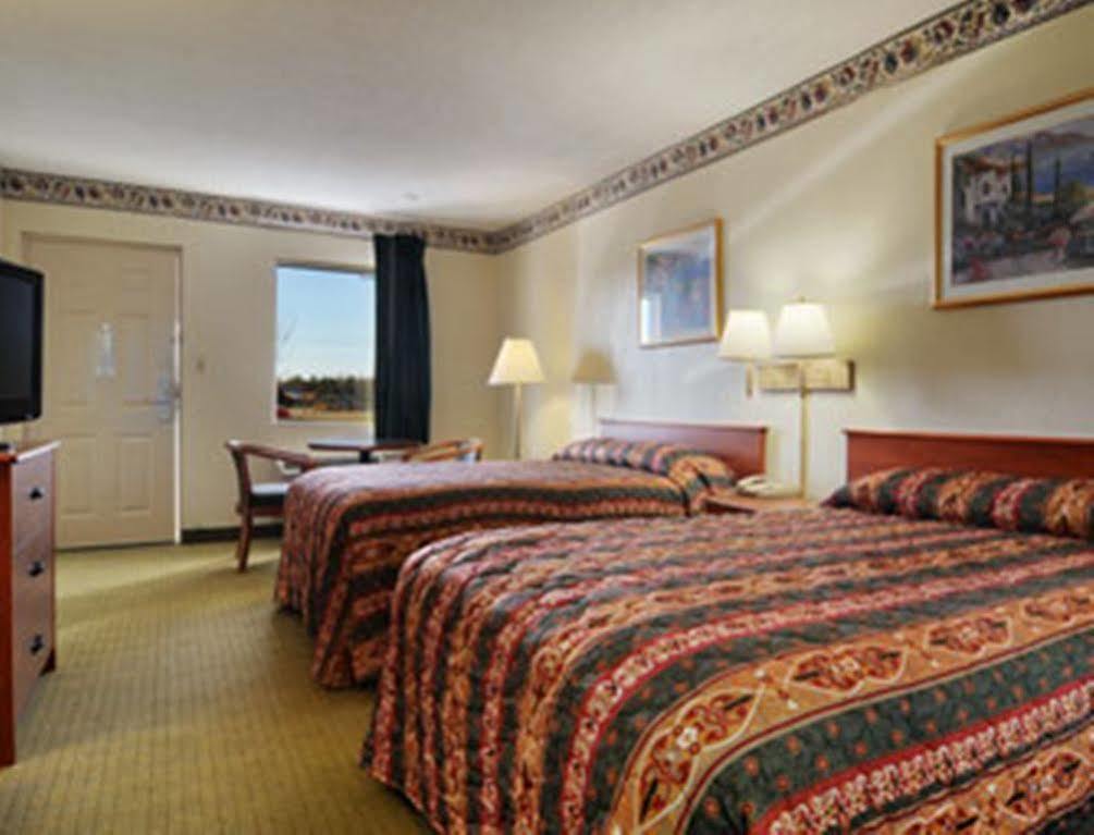 Super 8 By Wyndham Meridian Esterno foto