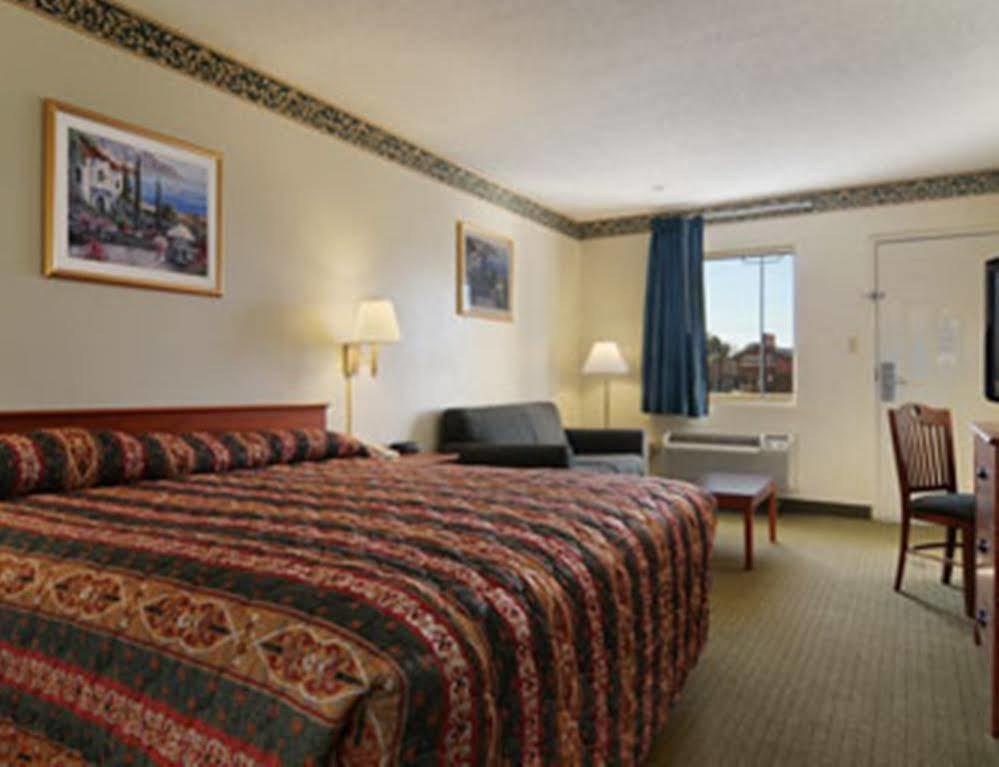 Super 8 By Wyndham Meridian Esterno foto